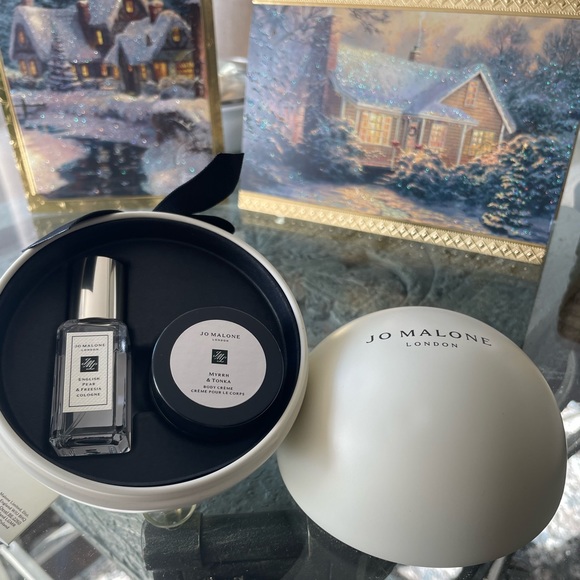 Jo Malone Christmas Ornament - Limited Edition - Picture 2 of 3